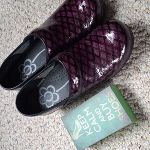 Sanita Shiny Purple/black Clogs EUC Size 38